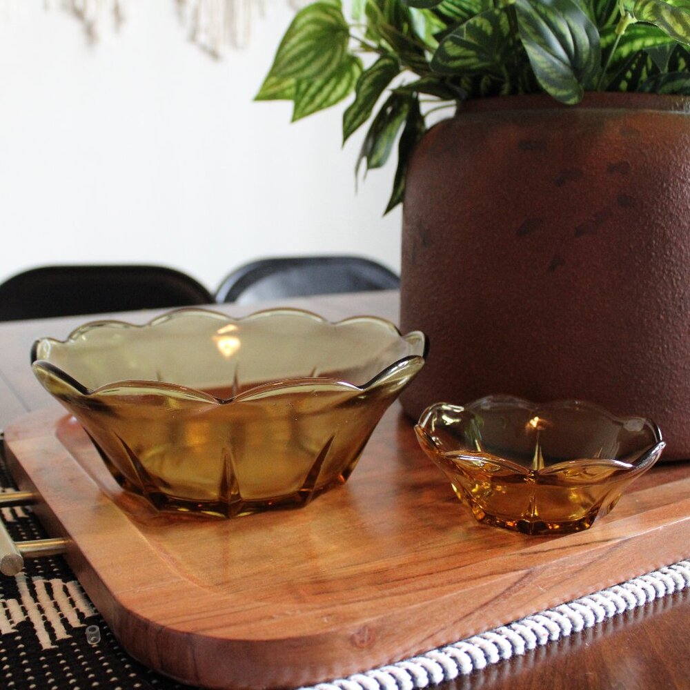 Set of vintage amber bowls